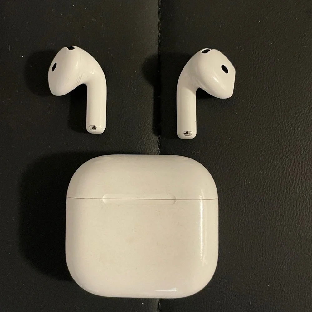 Apple White Wireless Earbuds with Charging Case